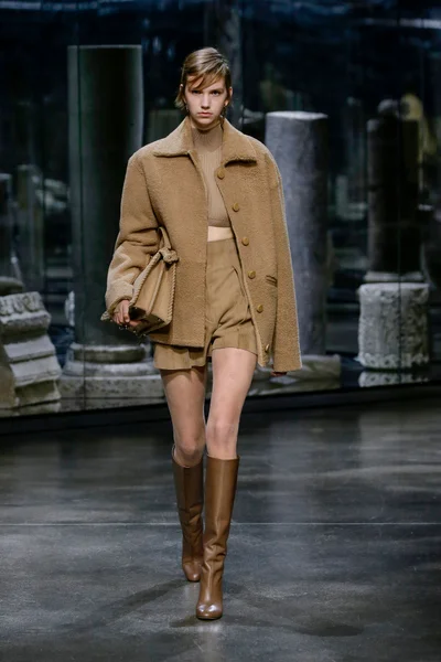 Look 8